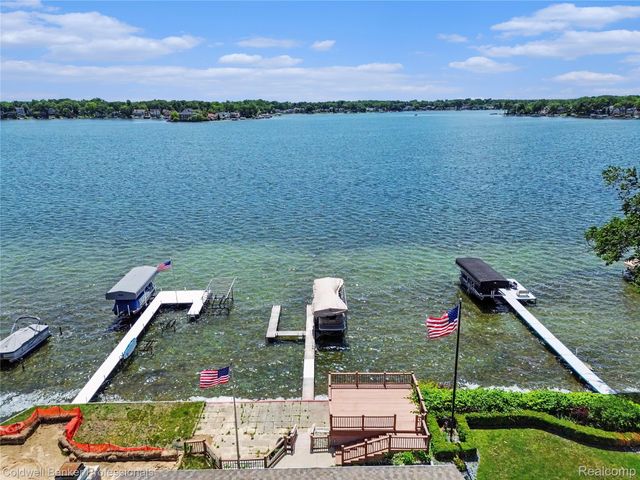 7351 Locklin, West Bloomfield Charter Township, MI 48324