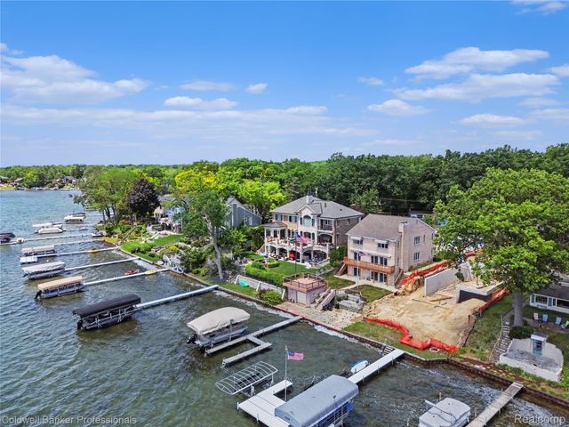 7351 Locklin, West Bloomfield Charter Township, MI 48324