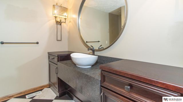 6000 Rokeby Road, Lincoln, NE 68516