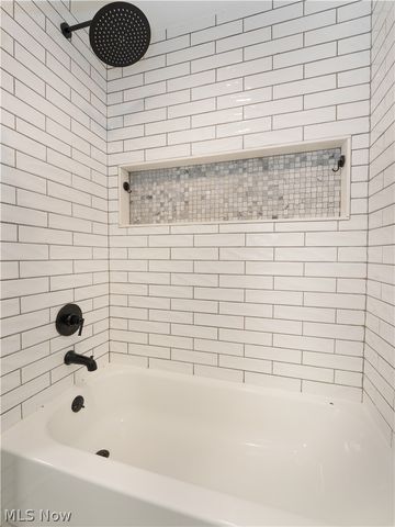 25524 Chatworth, Euclid, OH 44117