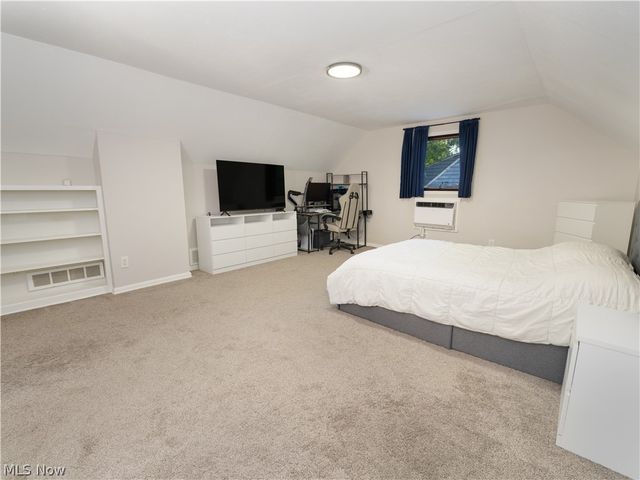 25524 Chatworth, Euclid, OH 44117