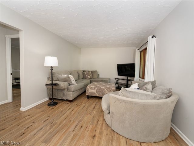 25524 Chatworth, Euclid, OH 44117