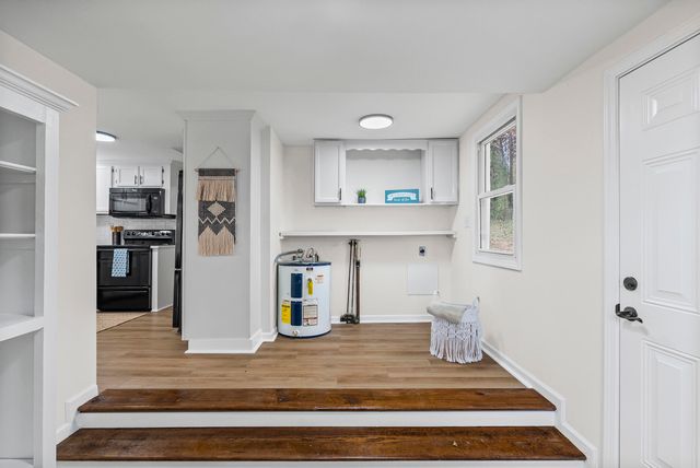 23 Brookside LN, Moneta, VA 24121