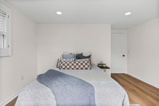 23 Brookside LN, Moneta, VA 24121