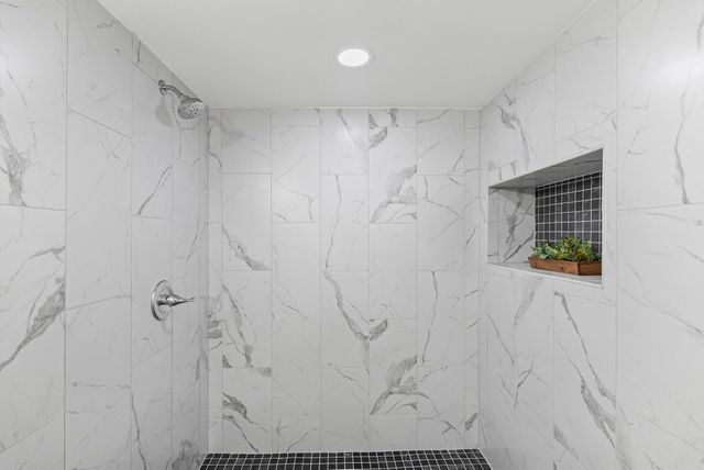 23 Brookside LN, Moneta, VA 24121