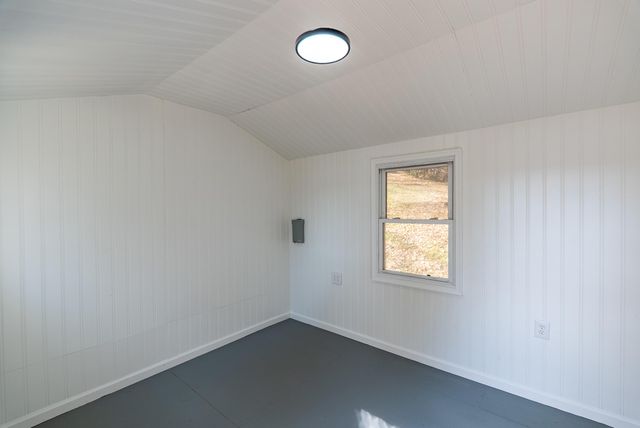 23 Brookside LN, Moneta, VA 24121