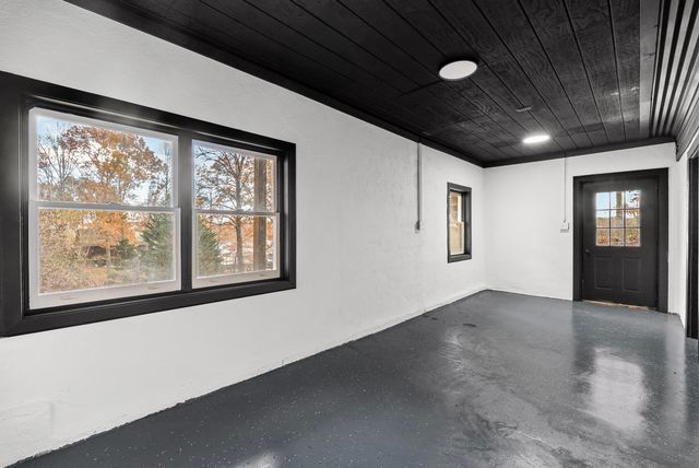 23 Brookside LN, Moneta, VA 24121