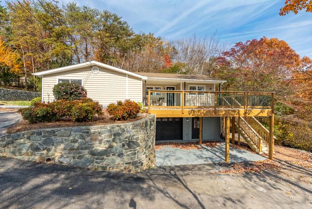 23 Brookside LN, Moneta, VA 24121