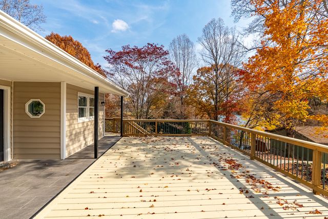 23 Brookside LN, Moneta, VA 24121