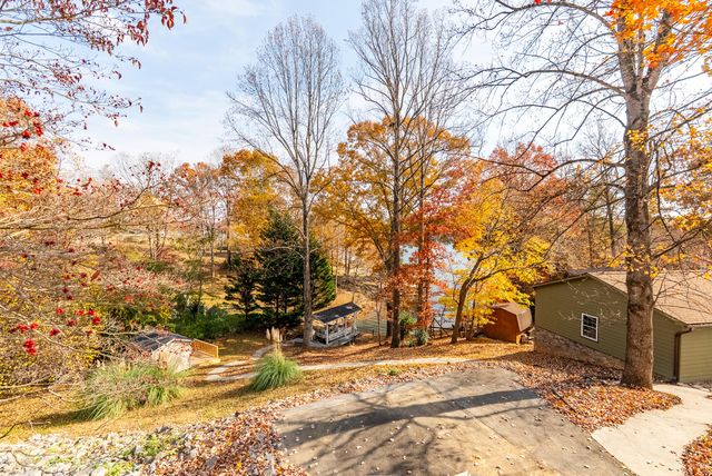 23 Brookside LN, Moneta, VA 24121