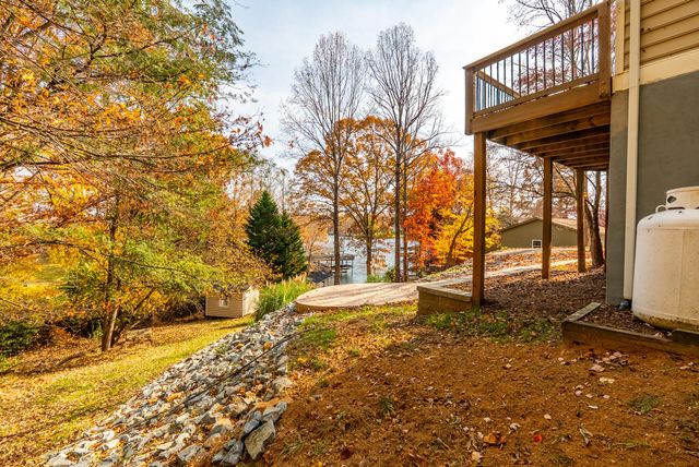 23 Brookside LN, Moneta, VA 24121