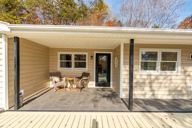 23 Brookside LN, Moneta, VA 24121