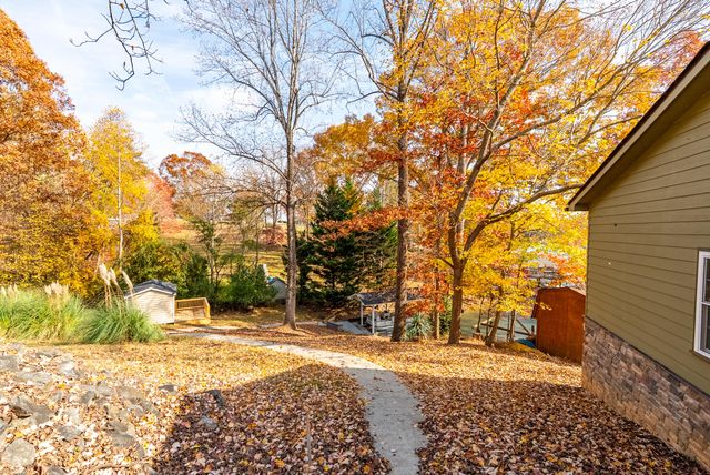 23 Brookside LN, Moneta, VA 24121