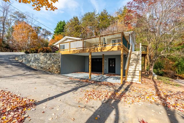 23 Brookside LN, Moneta, VA 24121