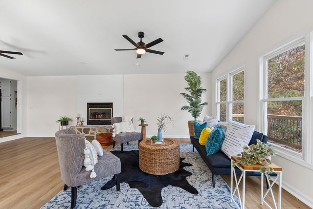 23 Brookside LN, Moneta, VA 24121