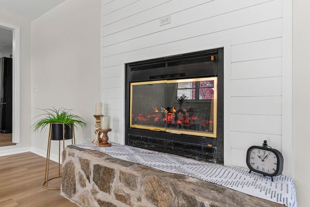 23 Brookside LN, Moneta, VA 24121