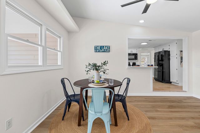 23 Brookside LN, Moneta, VA 24121