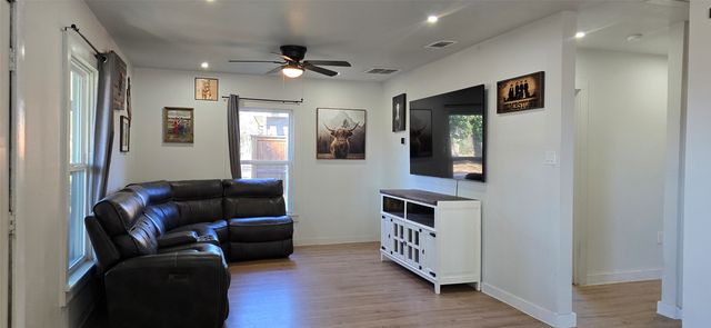 732 Ravine Street, Emory, TX 75440