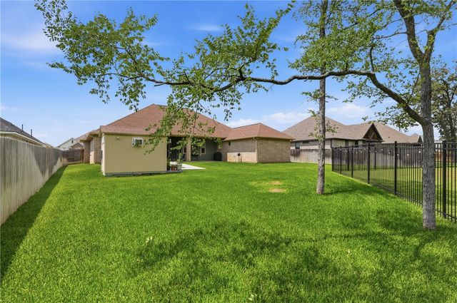 3320 Stoneleigh Road, Bryan, TX 77808