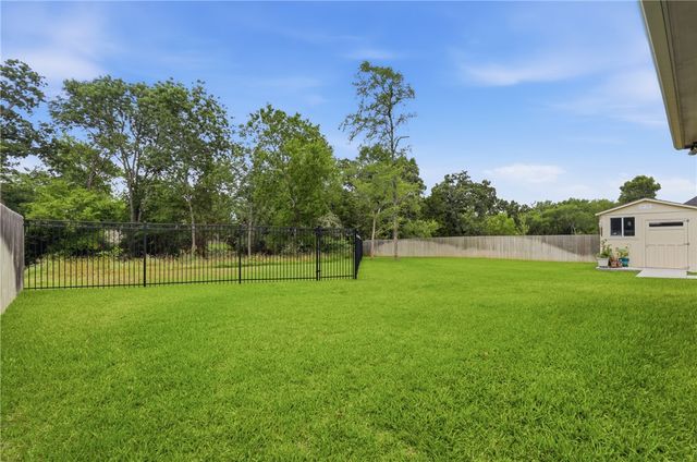 3320 Stoneleigh Road, Bryan, TX 77808