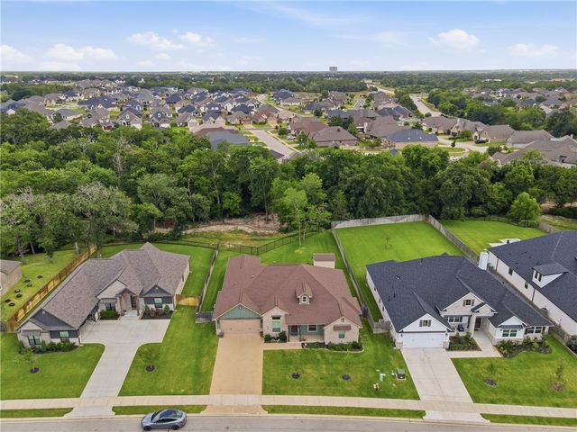 3320 Stoneleigh Road, Bryan, TX 77808