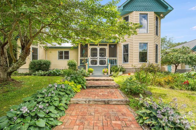 200 Black Hawk Trail, Waynesville, NC 28785