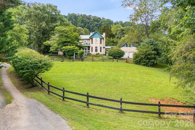 200 Black Hawk Trail, Waynesville, NC 28785