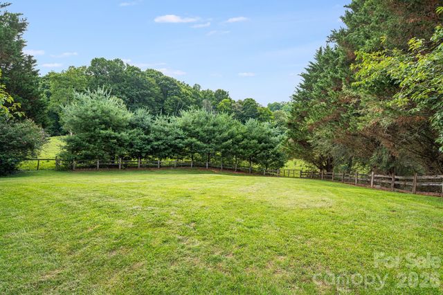 200 Black Hawk Trail, Waynesville, NC 28785