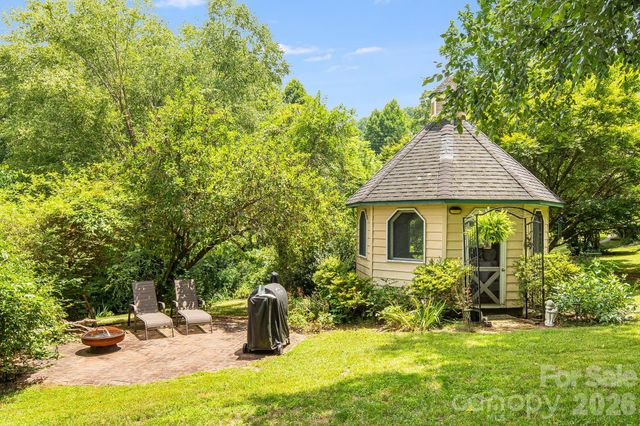 200 Black Hawk Trail, Waynesville, NC 28785