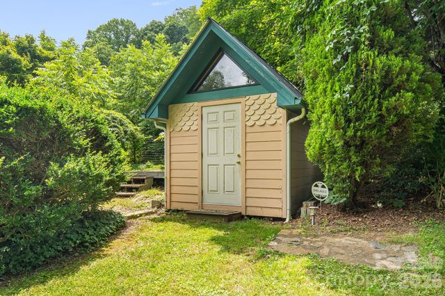 200 Black Hawk Trail, Waynesville, NC 28785