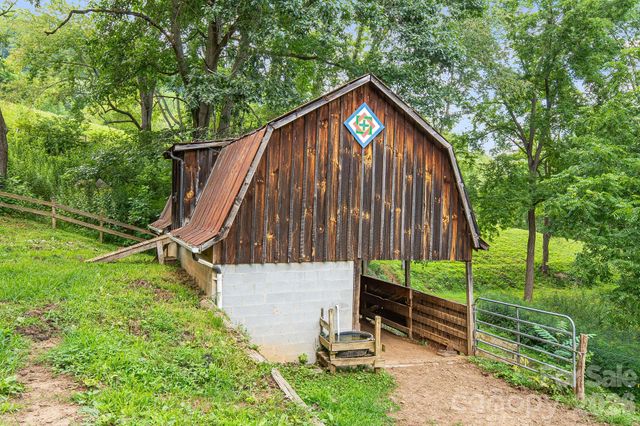 200 Black Hawk Trail, Waynesville, NC 28785