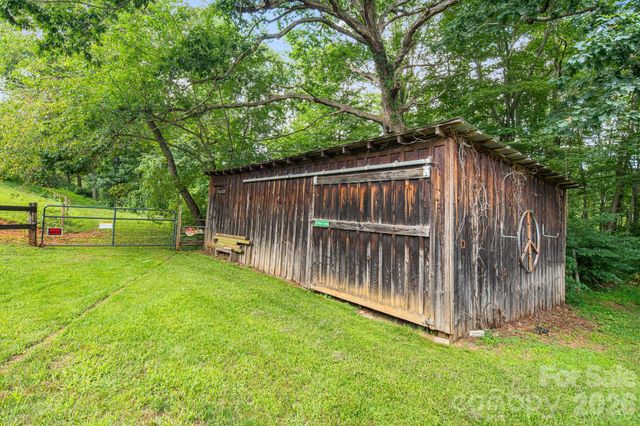 200 Black Hawk Trail, Waynesville, NC 28785