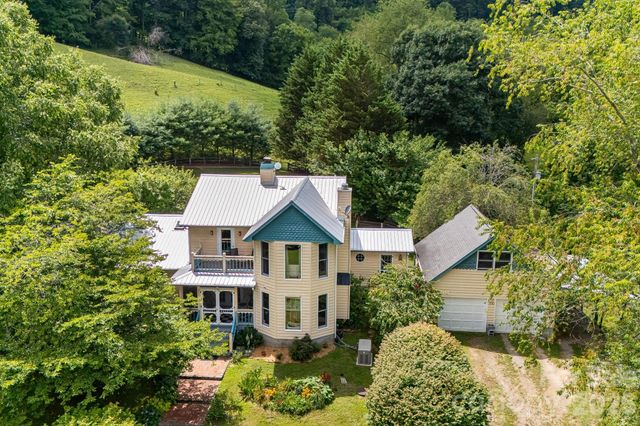 200 Black Hawk Trail, Waynesville, NC 28785