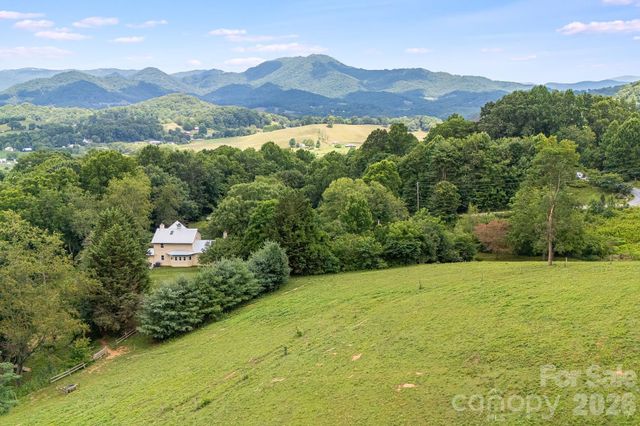 200 Black Hawk Trail, Waynesville, NC 28785