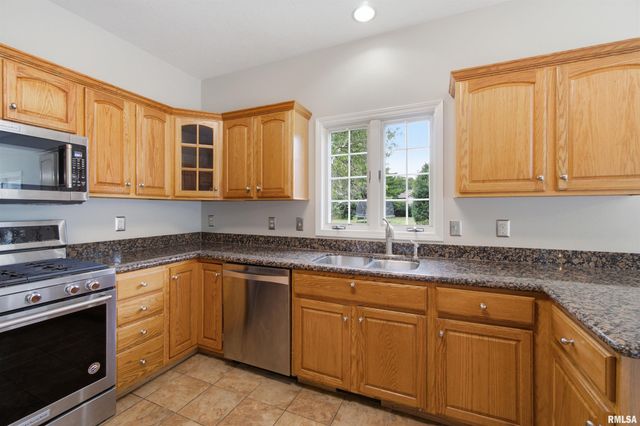 2400 W MURPHY Drive, Dunlap, IL 61525
