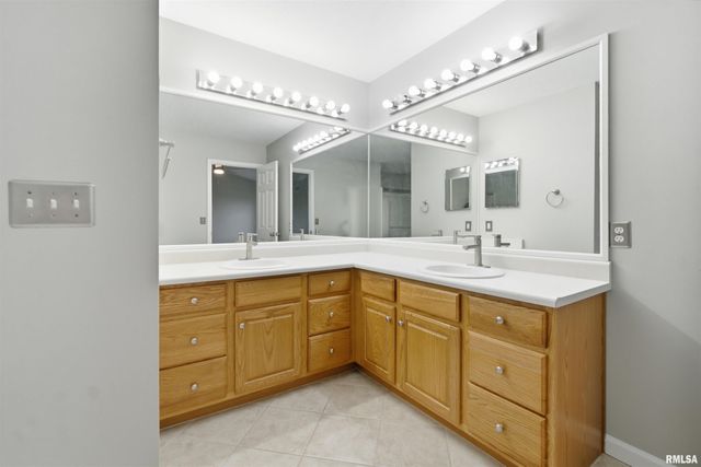 2400 W MURPHY Drive, Dunlap, IL 61525