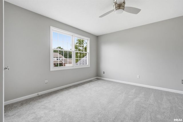 2400 W MURPHY Drive, Dunlap, IL 61525