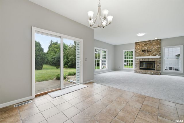 2400 W MURPHY Drive, Dunlap, IL 61525