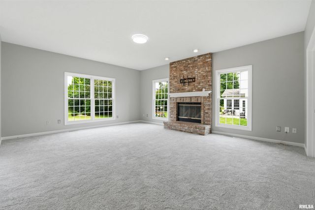 2400 W MURPHY Drive, Dunlap, IL 61525