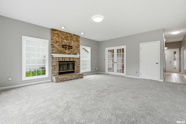 2400 W MURPHY Drive, Dunlap, IL 61525
