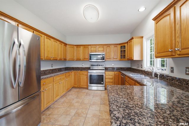 2400 W MURPHY Drive, Dunlap, IL 61525