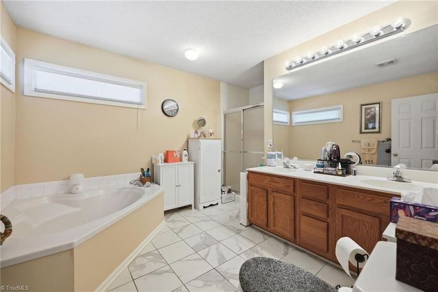 601 Ridgehaven Drive, Winston-salem, NC 27104