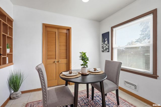 1243 E DOVER Court, Davenport, IA 52803