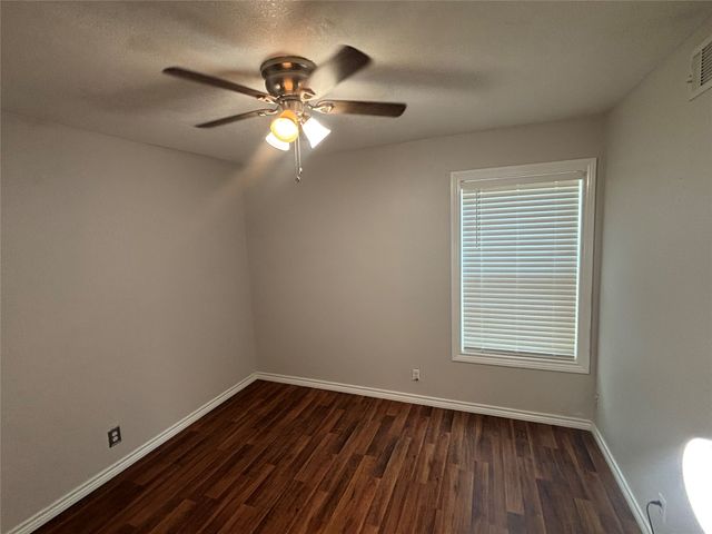 910 NE 31st, Grand Prairie, TX 75050