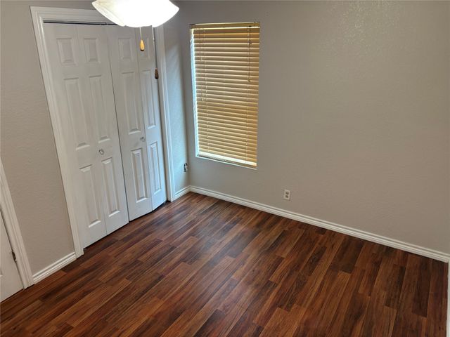 910 NE 31st, Grand Prairie, TX 75050