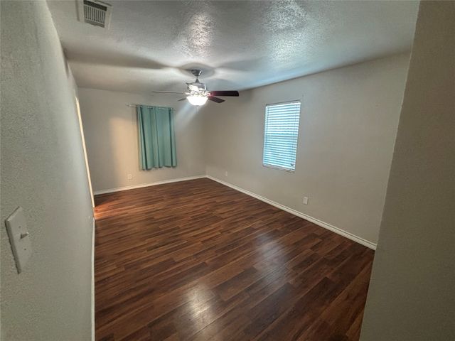 910 NE 31st, Grand Prairie, TX 75050