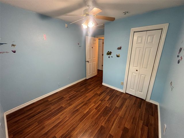 910 NE 31st, Grand Prairie, TX 75050