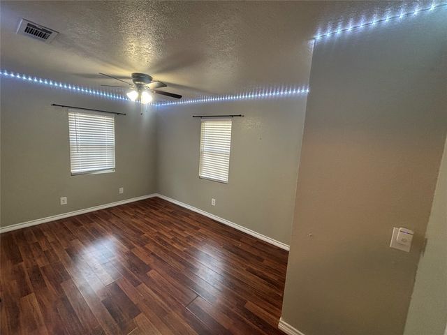 910 NE 31st, Grand Prairie, TX 75050