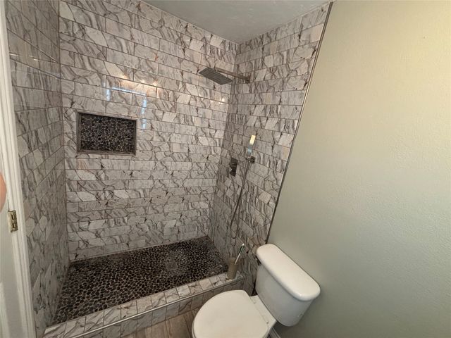 910 NE 31st, Grand Prairie, TX 75050