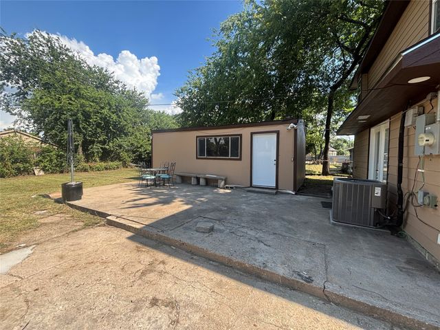 910 NE 31st, Grand Prairie, TX 75050